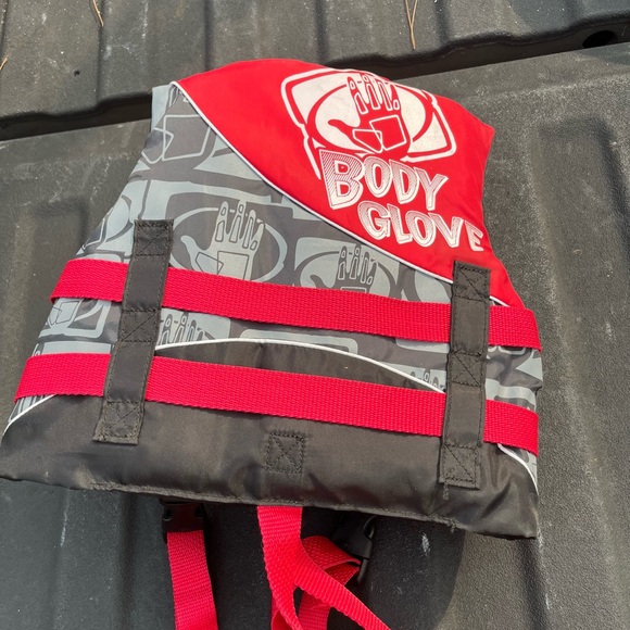 Kids lifejacket by body glove for 30 to 50 pound children - Picture 1 of 3